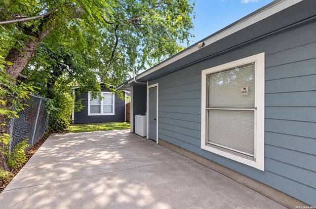 1548 Center St, San Antonio, TX 78202