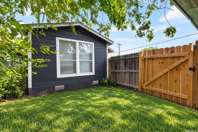 1548 Center St, San Antonio, TX 78202