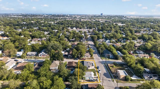 1548 Center St, San Antonio, TX 78202