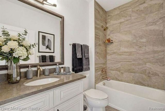 13183 Harbor Landings Drive 103, Fenton, MI 48430