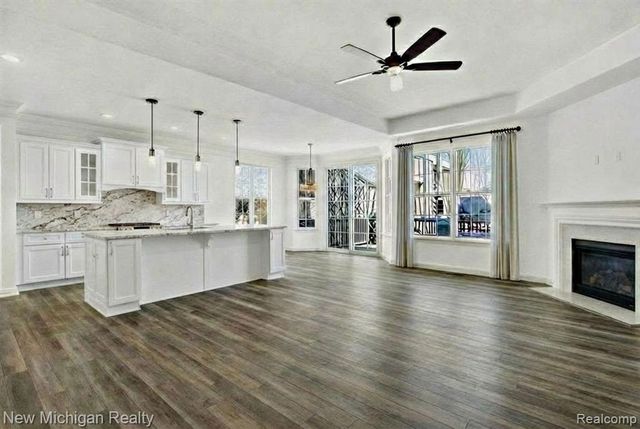 13183 Harbor Landings Drive 103, Fenton, MI 48430