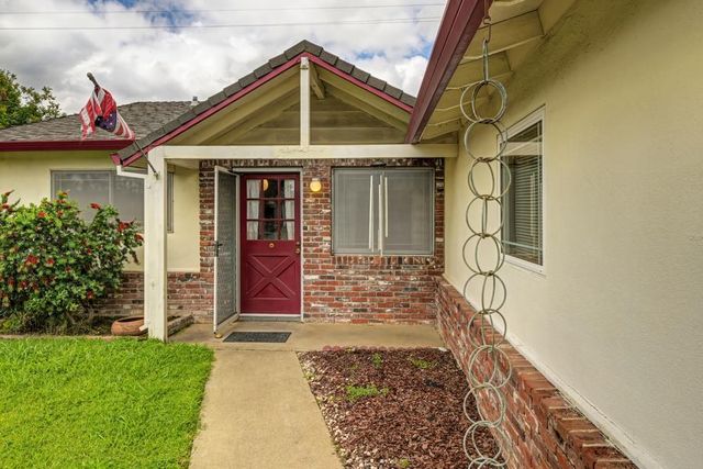 5901 Woodleigh Dr, Carmichael, CA 95608