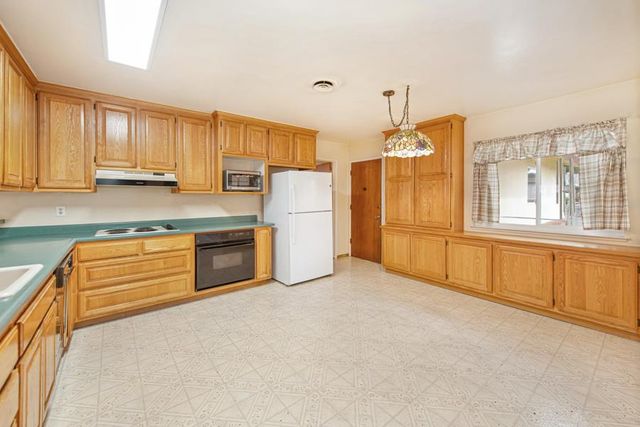 5901 Woodleigh Dr, Carmichael, CA 95608