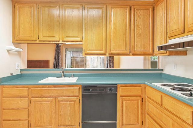 5901 Woodleigh Dr, Carmichael, CA 95608