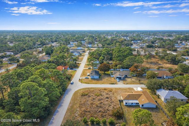 1085 Tahiti Avenue SE, Palm Bay, FL 32909