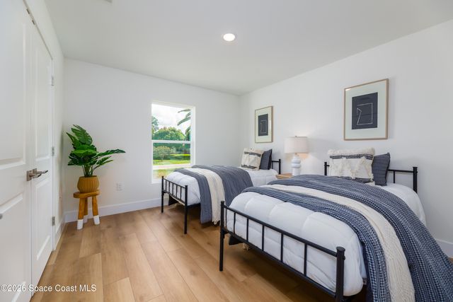 1085 Tahiti Avenue SE, Palm Bay, FL 32909