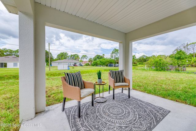 1085 Tahiti Avenue SE, Palm Bay, FL 32909