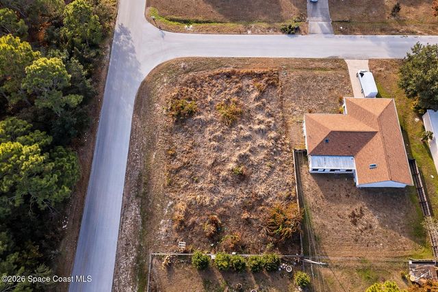 1085 Tahiti Avenue SE, Palm Bay, FL 32909