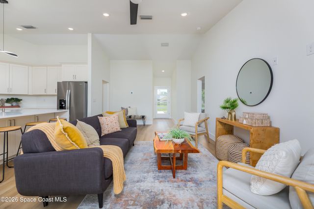 1085 Tahiti Avenue SE, Palm Bay, FL 32909