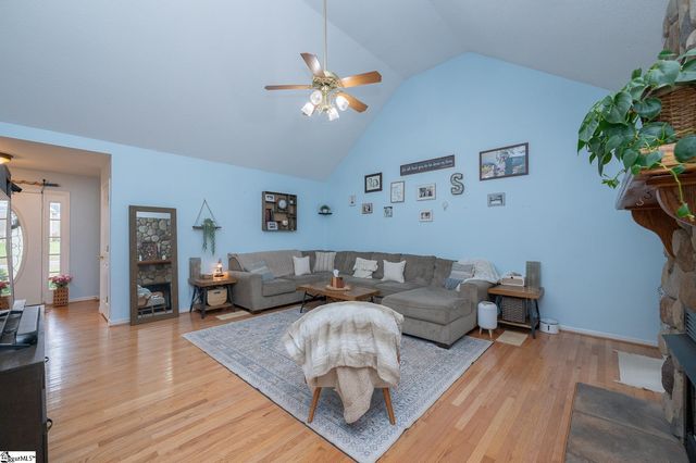 8 Pearle Brook Lane, Taylors, SC 29687