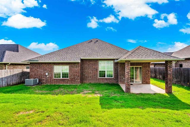 2619 NW Debracy Ave, Lawton, OK 73505