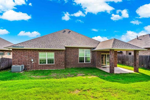 2619 NW Debracy Ave, Lawton, OK 73505