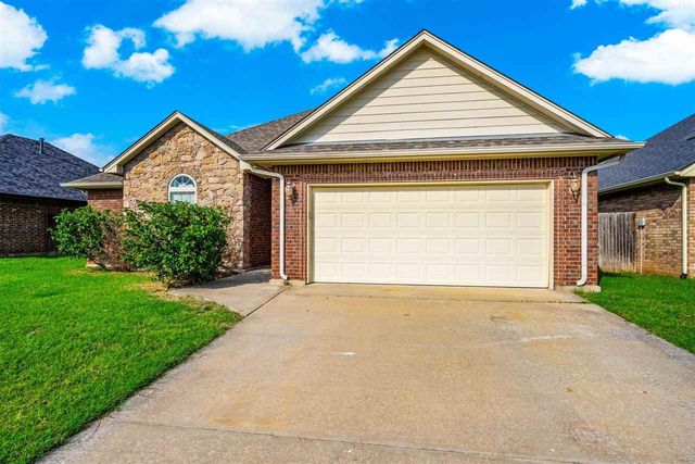 2619 NW Debracy Ave, Lawton, OK 73505