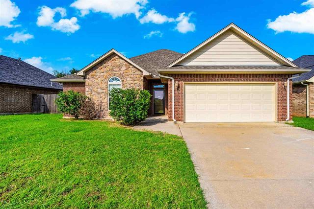 2619 NW Debracy Ave, Lawton, OK 73505