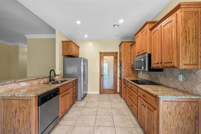2619 NW Debracy Ave, Lawton, OK 73505