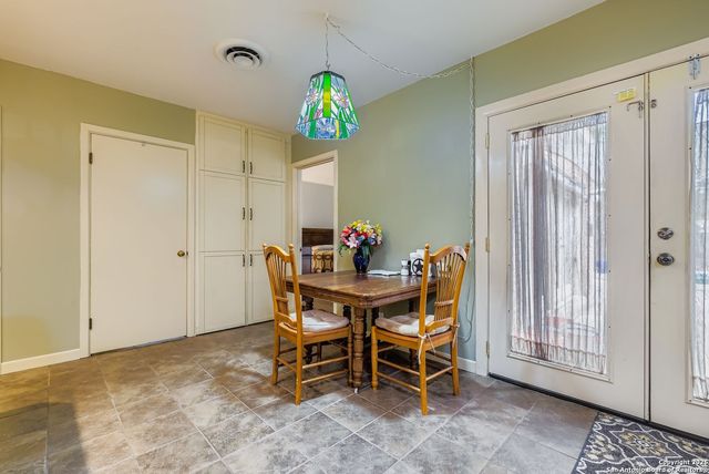 615 Cave, San Antonio, TX 78209