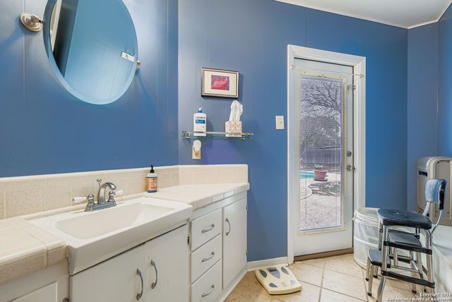 615 Cave, San Antonio, TX 78209