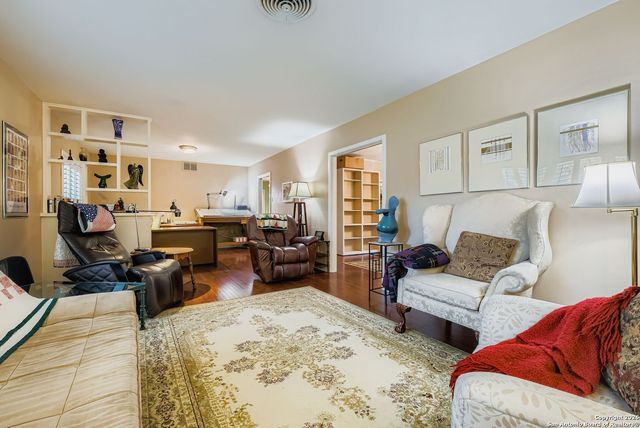 615 Cave, San Antonio, TX 78209