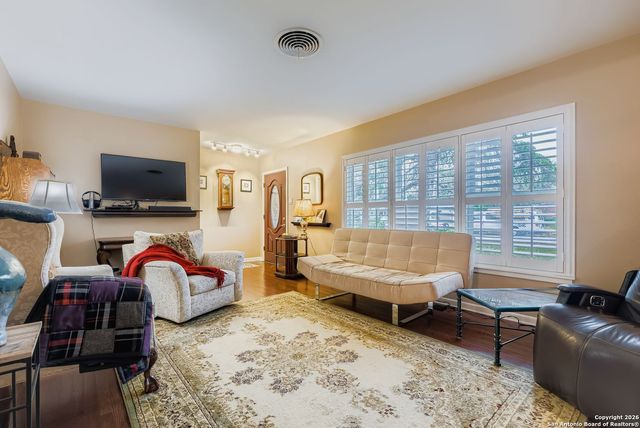 615 Cave, San Antonio, TX 78209