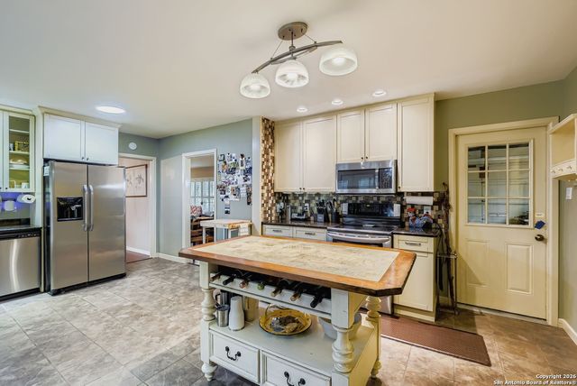 615 Cave, San Antonio, TX 78209