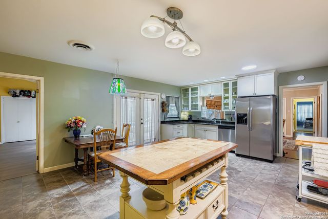 615 Cave, San Antonio, TX 78209