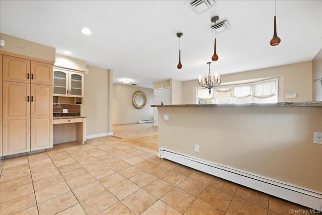 47 Royal Way, Manhasset Hills, NY 11040