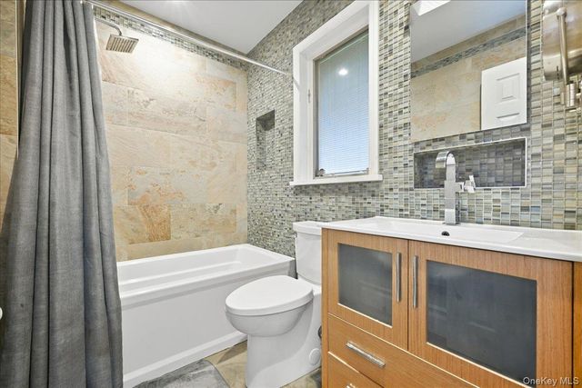 47 Royal Way, Manhasset Hills, NY 11040
