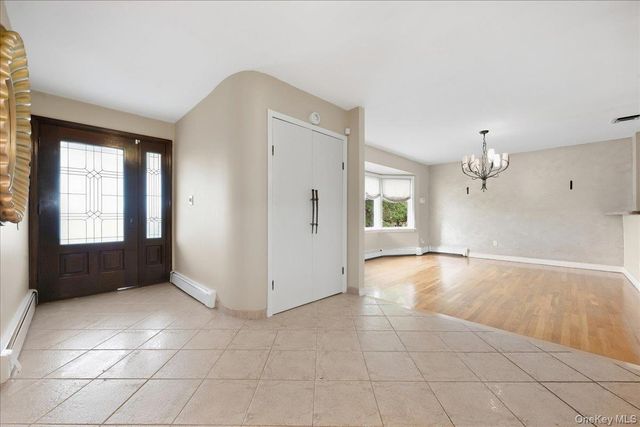 47 Royal Way, Manhasset Hills, NY 11040
