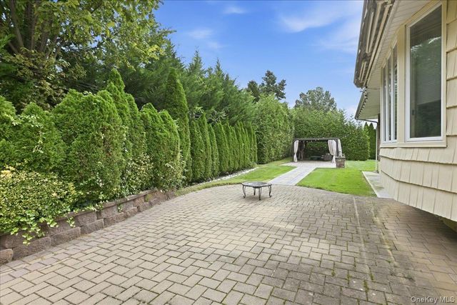 47 Royal Way, Manhasset Hills, NY 11040