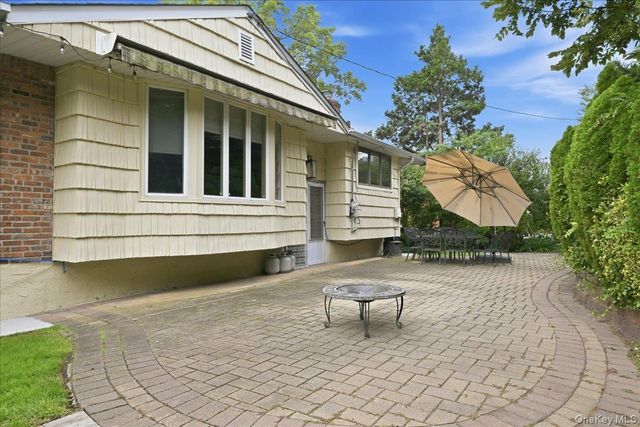 47 Royal Way, Manhasset Hills, NY 11040