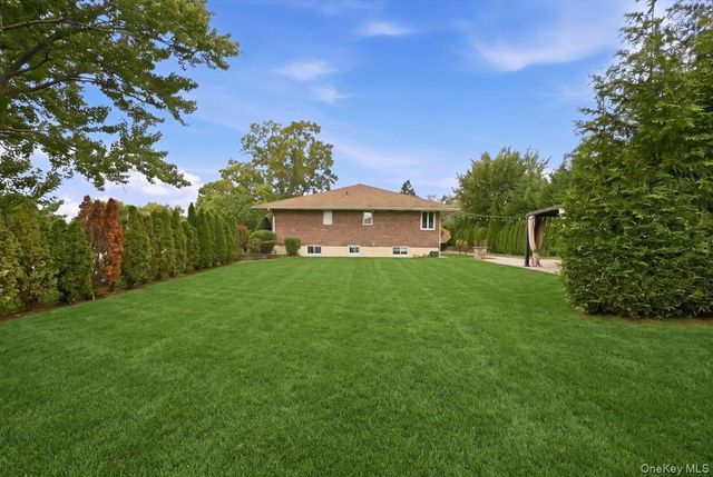 47 Royal Way, Manhasset Hills, NY 11040