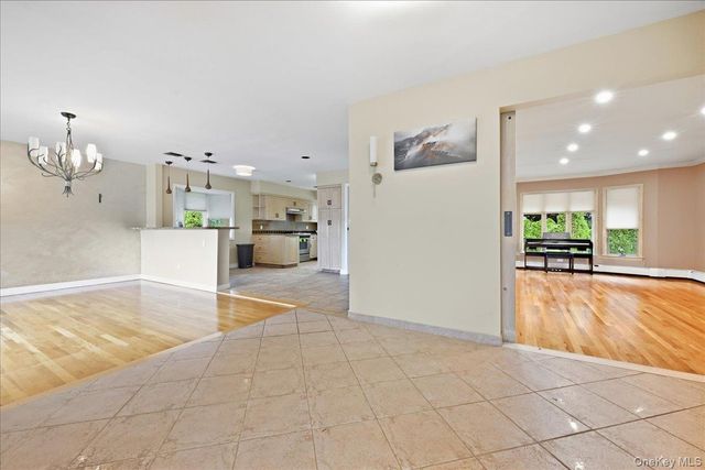 47 Royal Way, Manhasset Hills, NY 11040