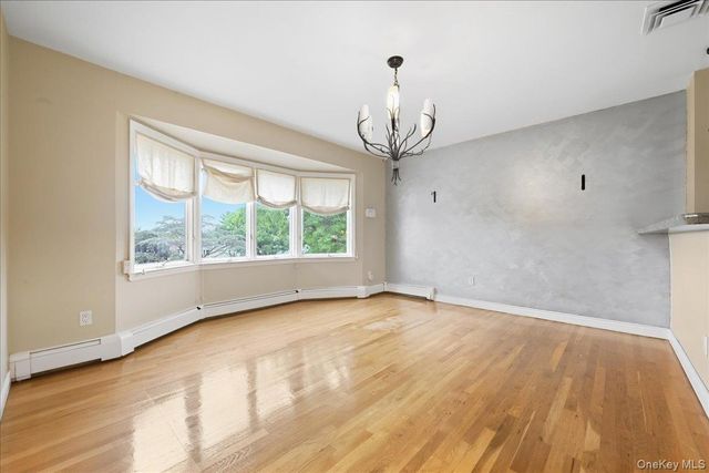 47 Royal Way, Manhasset Hills, NY 11040
