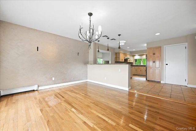 47 Royal Way, Manhasset Hills, NY 11040