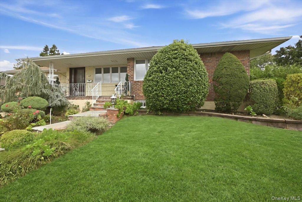 47 Royal Way, Manhasset Hills, NY 11040 — photo 3