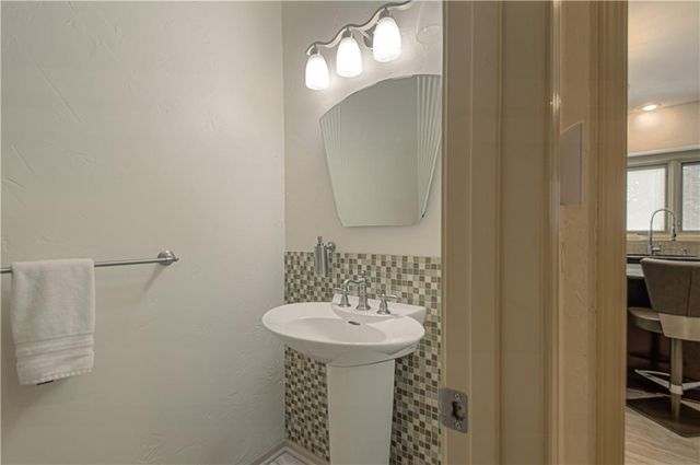 5319 W 132nd Terrace, Leawood, KS 66209