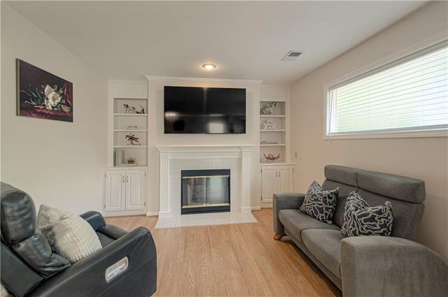 5319 W 132nd Terrace, Leawood, KS 66209