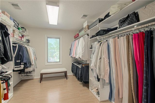 5319 W 132nd Terrace, Leawood, KS 66209