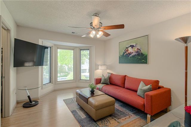 5319 W 132nd Terrace, Leawood, KS 66209