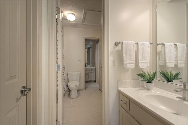5319 W 132nd Terrace, Leawood, KS 66209