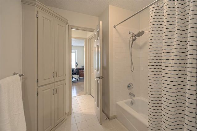 5319 W 132nd Terrace, Leawood, KS 66209