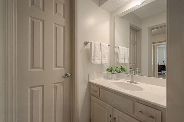 5319 W 132nd Terrace, Leawood, KS 66209