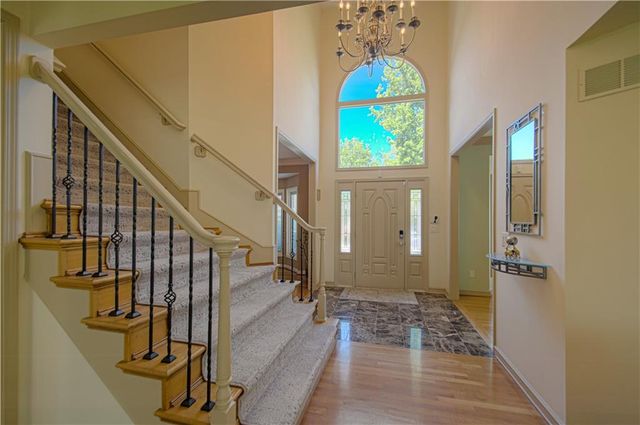 5319 W 132nd Terrace, Leawood, KS 66209