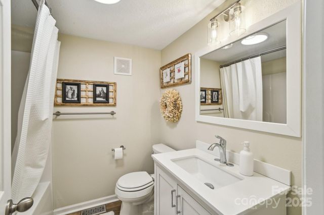 9 Circle Drive, Black Mountain, NC 28711