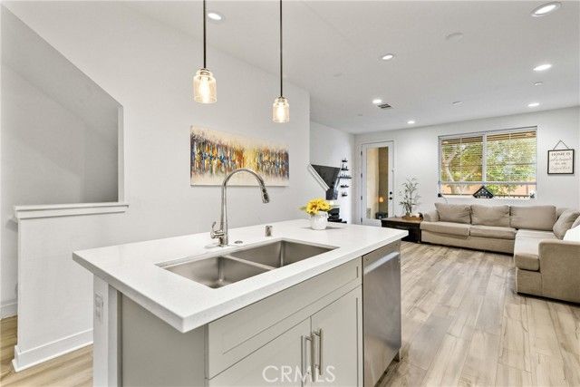 2560 Valentina Way 2, Commerce, CA 90040