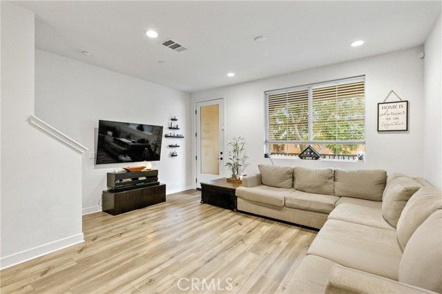 2560 Valentina Way 2, Commerce, CA 90040