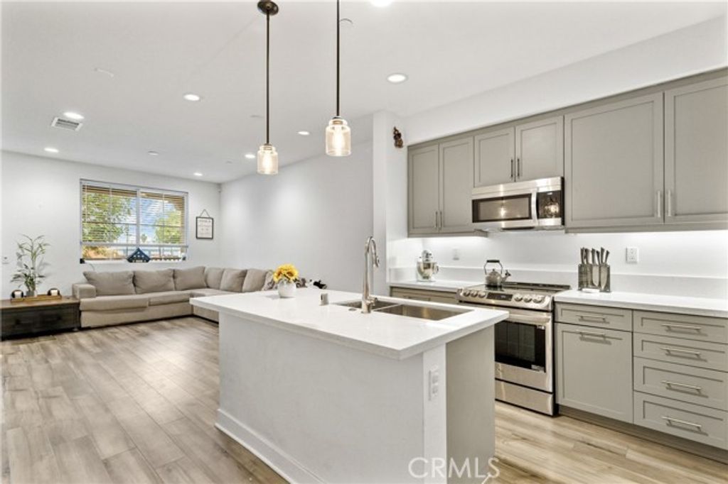 2560 Valentina Way 2, Commerce, CA 90040