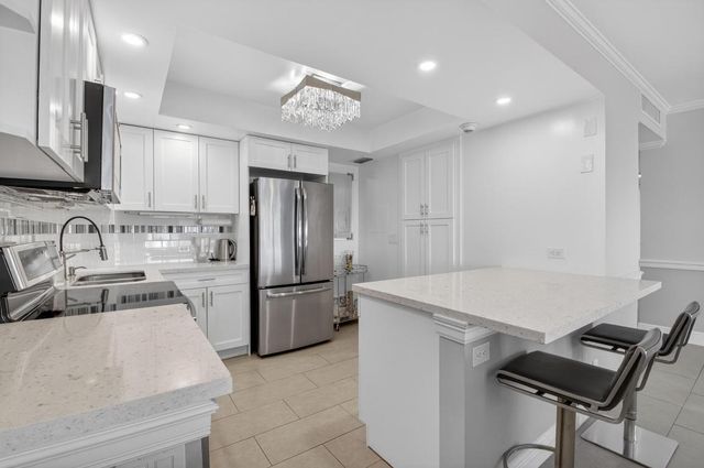 555 SE 6th Avenue 9g, Delray Beach, FL 33483