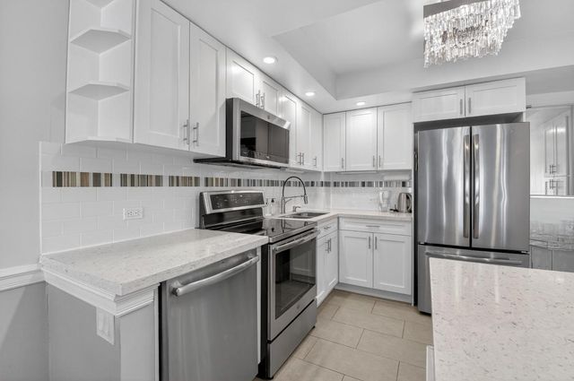 555 SE 6th Avenue 9g, Delray Beach, FL 33483