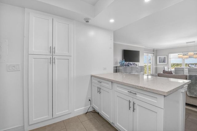 555 SE 6th Avenue 9g, Delray Beach, FL 33483